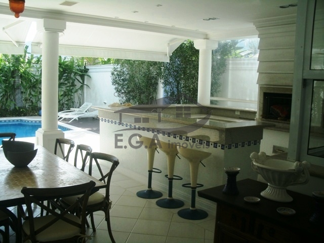 Casa na praia da baleia