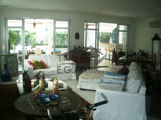 Casa na praia da baleia