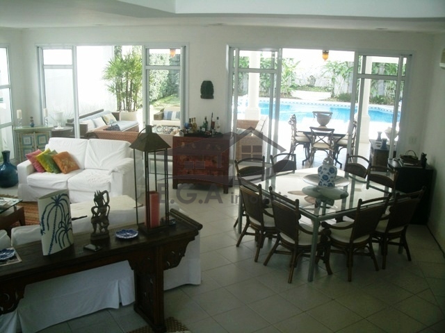 Casa na praia da baleia