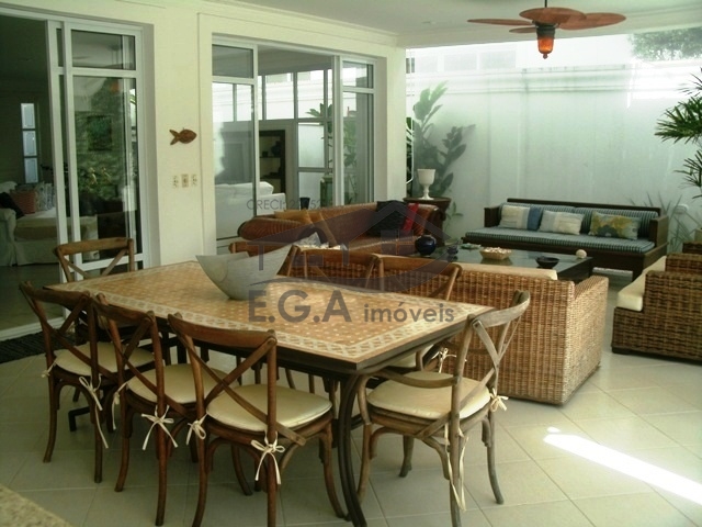 Casa na praia da baleia