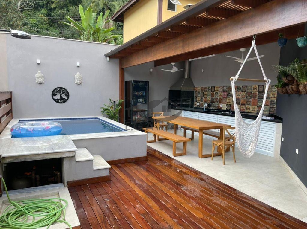Casa na praia de camburi