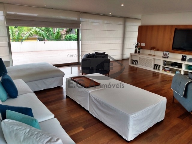 Casa de condomínio pé na areia