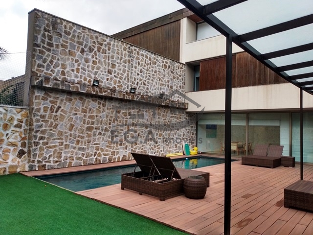 Casa de condomínio pé na areia
