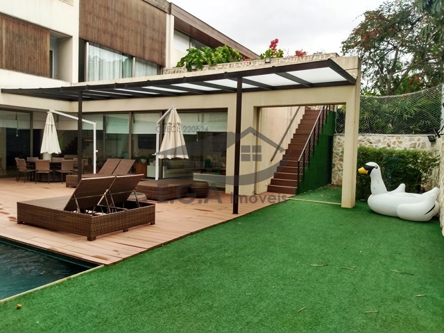 Casa de condomínio pé na areia