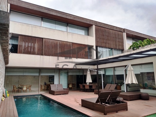 Casa de condomínio pé na areia