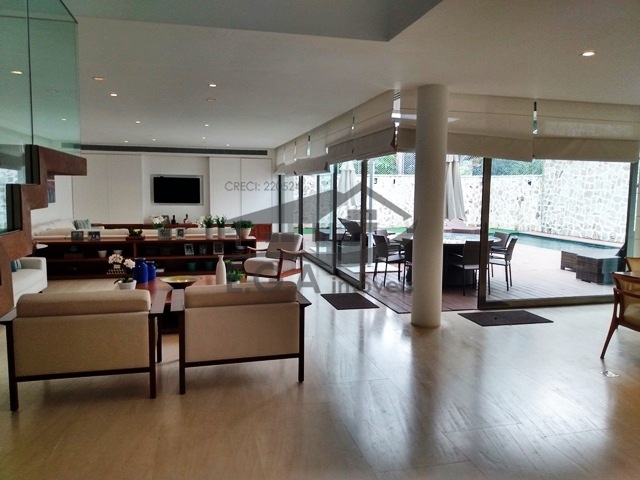 Casa de condomínio pé na areia