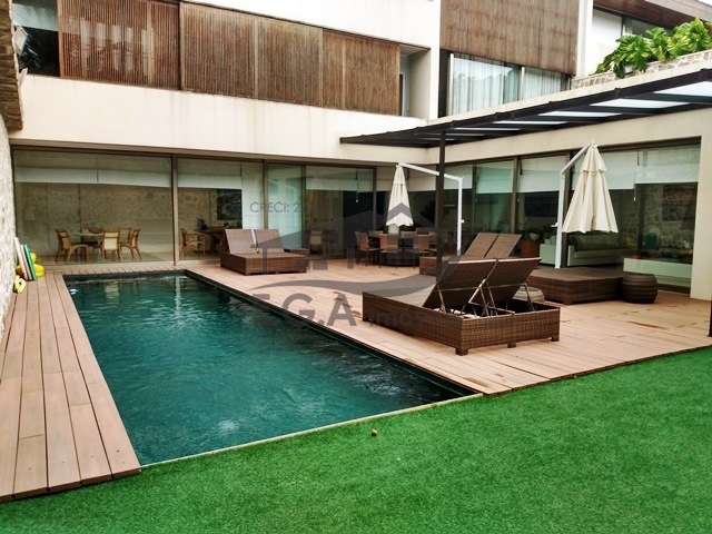 Casa de condomínio pé na areia