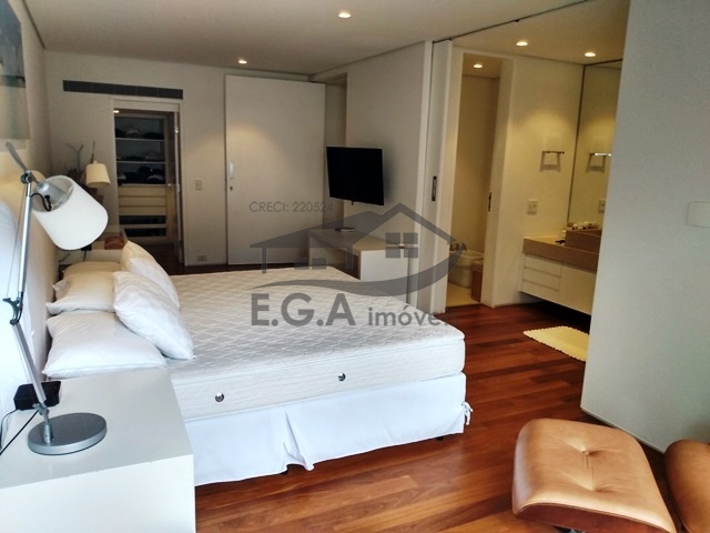 Casa de condomínio pé na areia