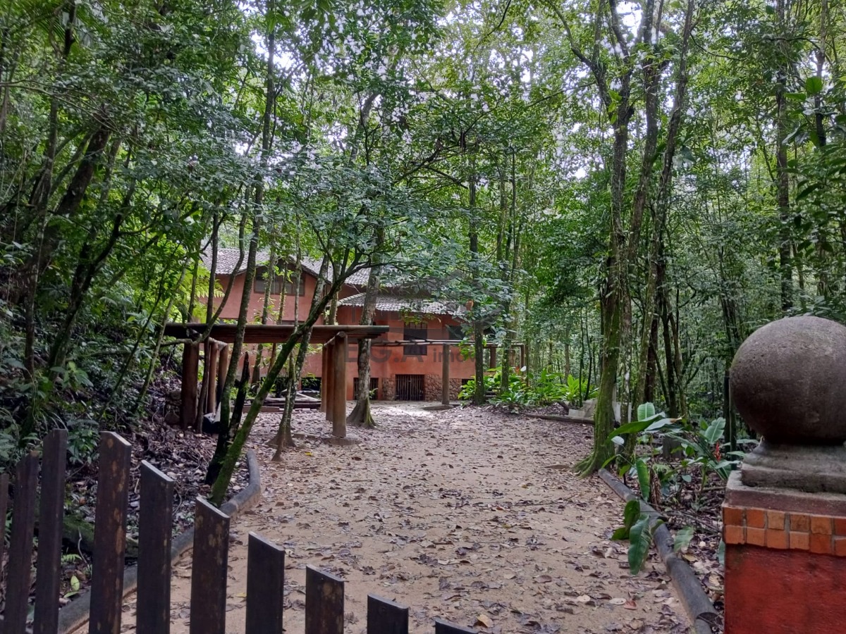 Casa no sertão da Barra do Una no meio da mata