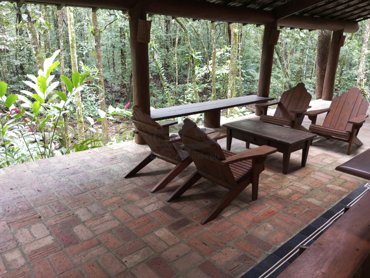 Casa no sertão da Barra do Una no meio da mata