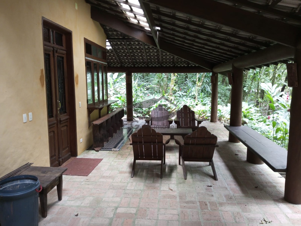 Casa no sertão da Barra do Una no meio da mata