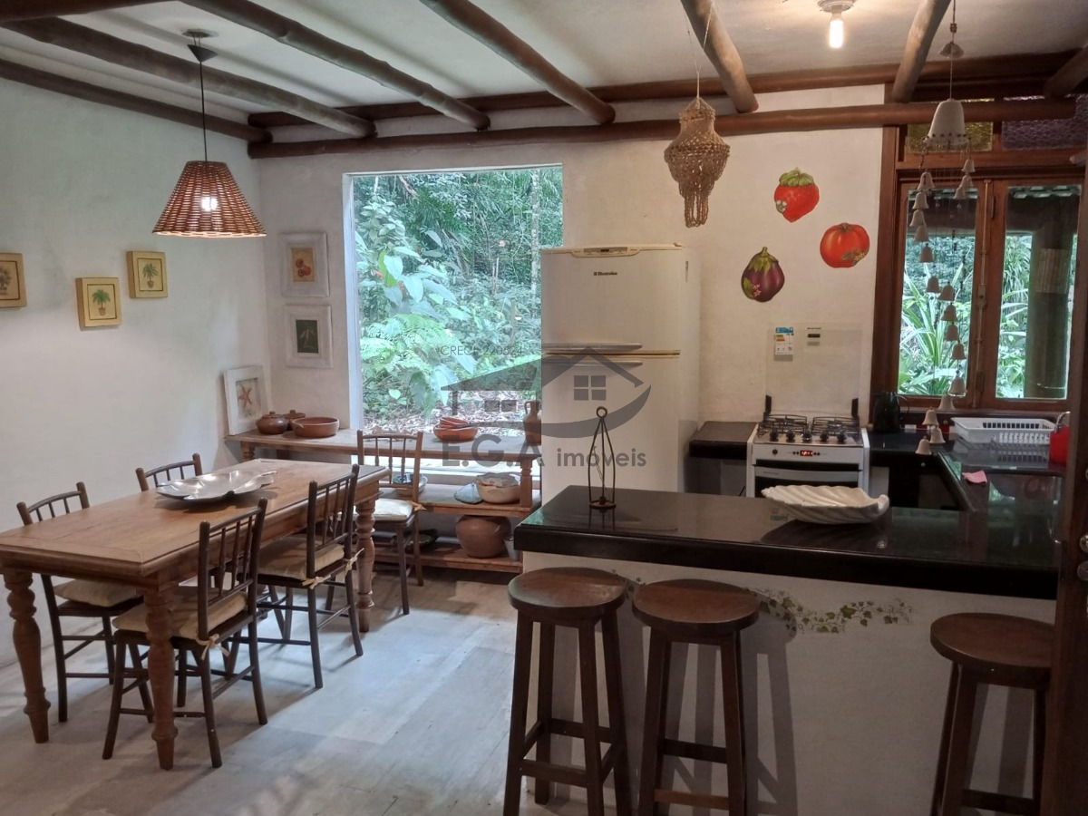 Casa no sertão da Barra do Una no meio da mata
