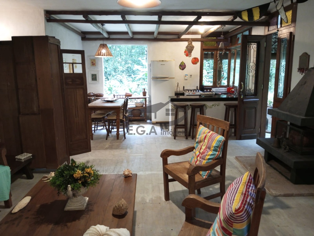 Casa no sertão da Barra do Una no meio da mata