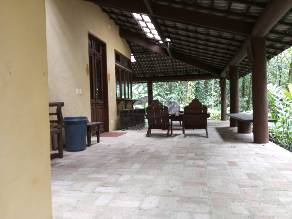 Casa no sertão da Barra do Una no meio da mata