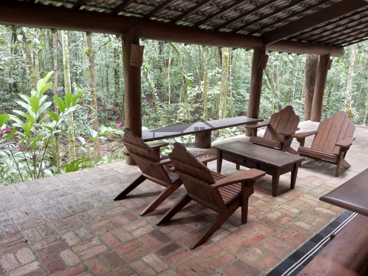 Casa no sertão da Barra do Una no meio da mata