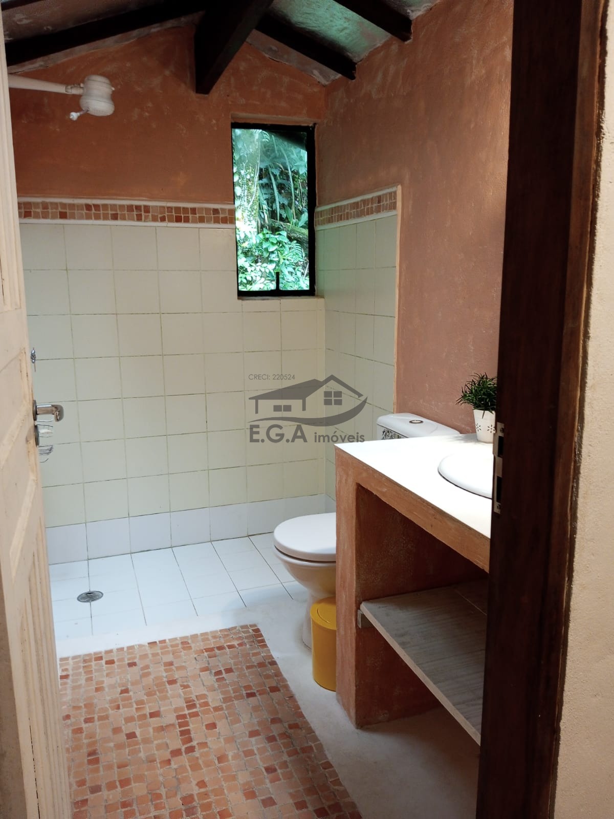 Casa no sertão da Barra do Una no meio da mata