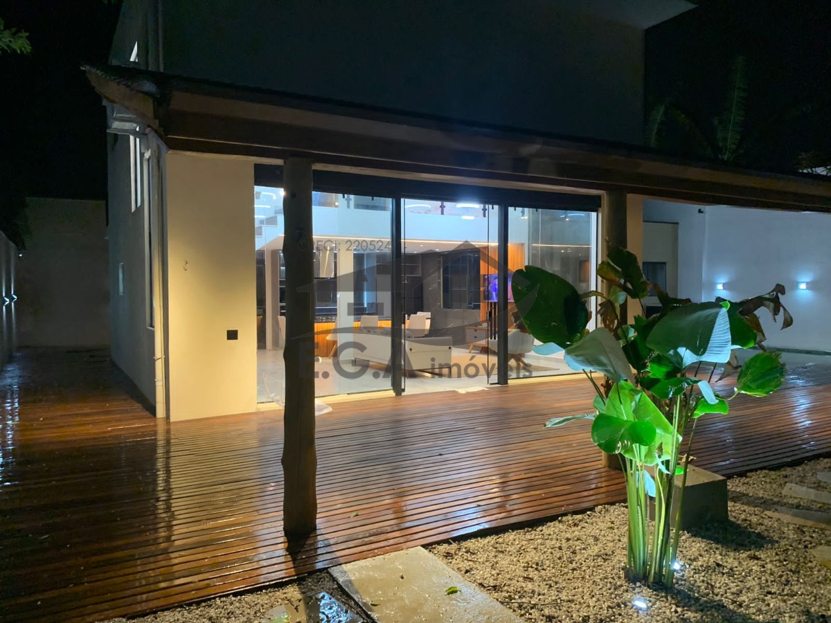 Casa na praia de Boiçucanga a 200 mts do mar