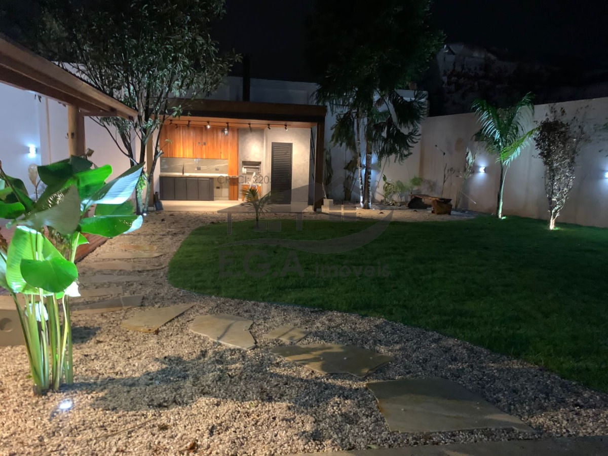 Casa na praia de Boiçucanga a 200 mts do mar