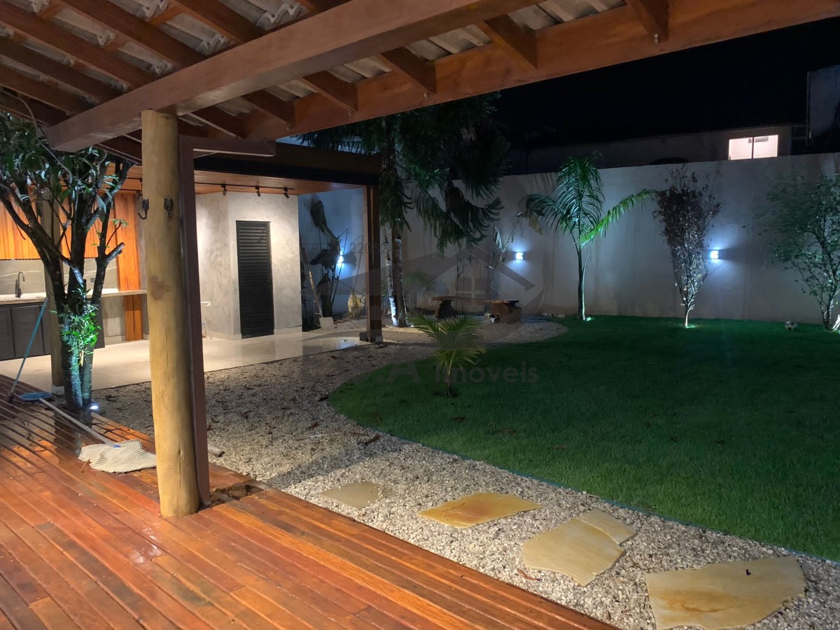 Casa na praia de Boiçucanga a 200 mts do mar