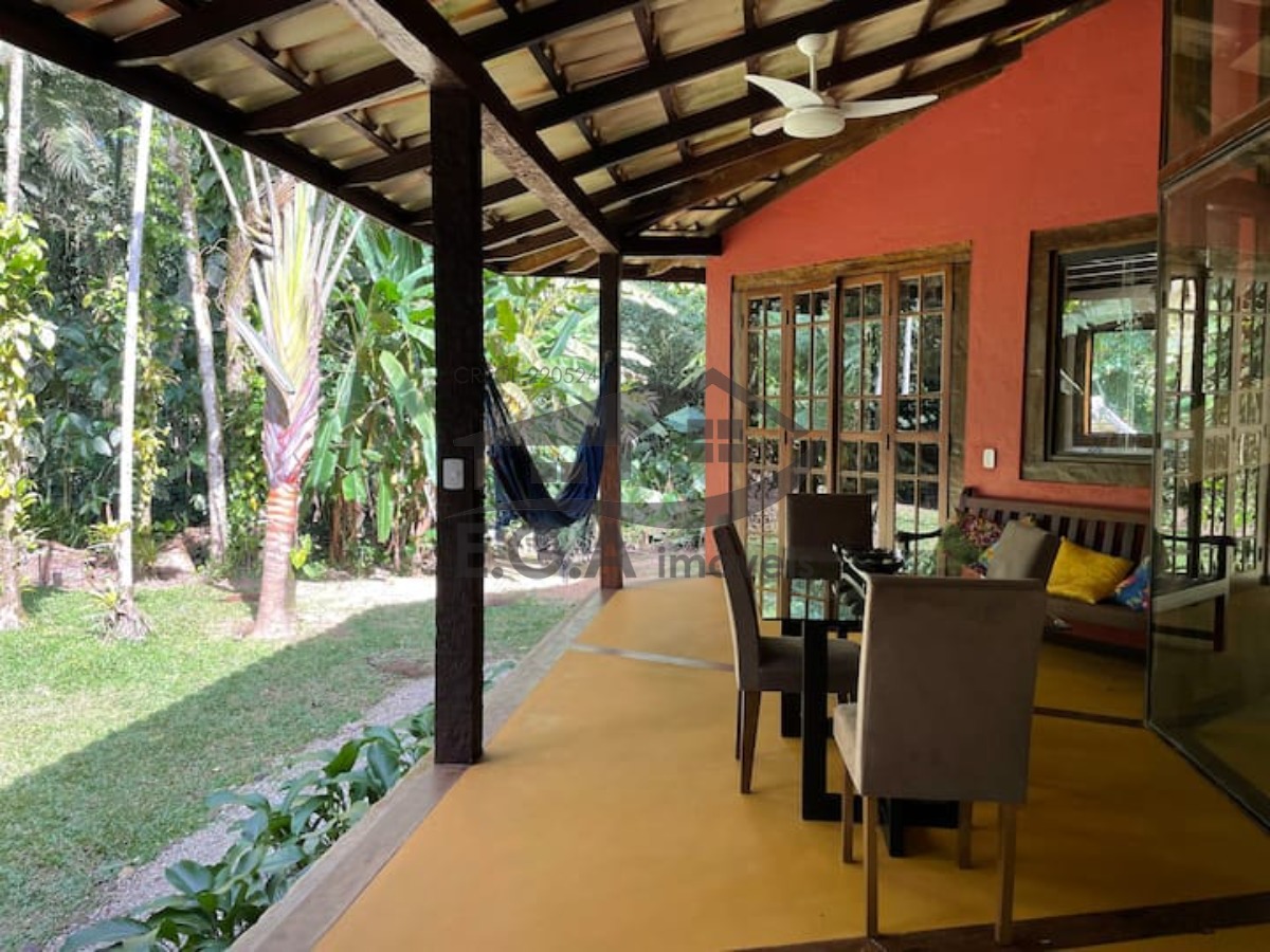 Casa no sertão da Barra do Una no meio da mata