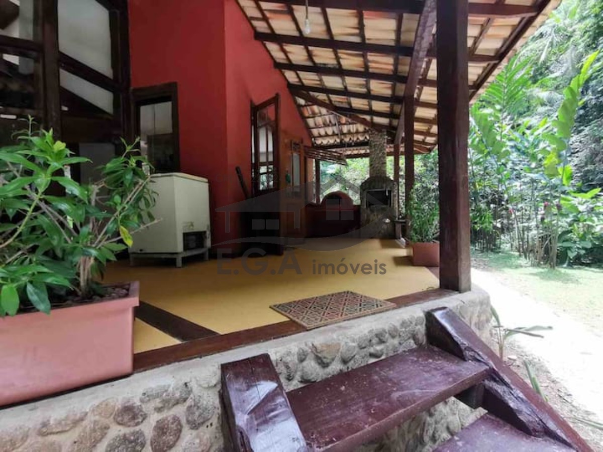Casa no sertão da Barra do Una no meio da mata