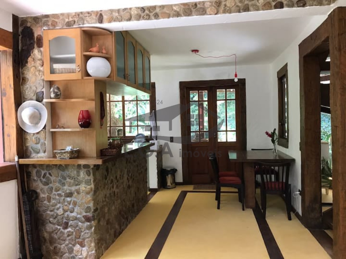Casa no sertão da Barra do Una no meio da mata