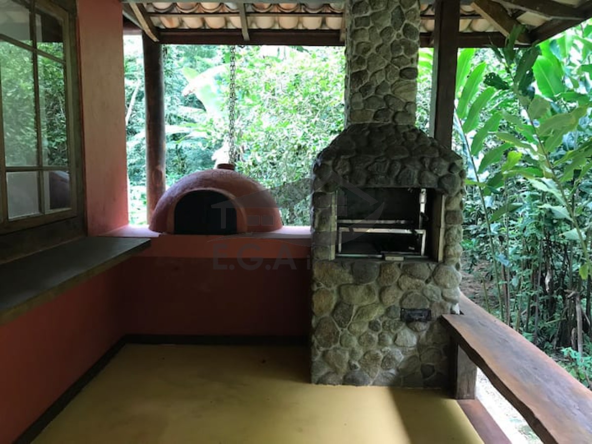 Casa no sertão da Barra do Una no meio da mata