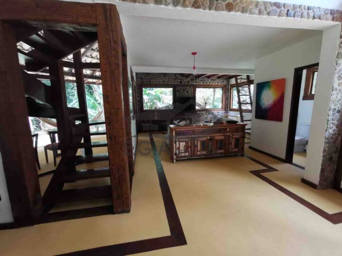 Casa no sertão da Barra do Una no meio da mata