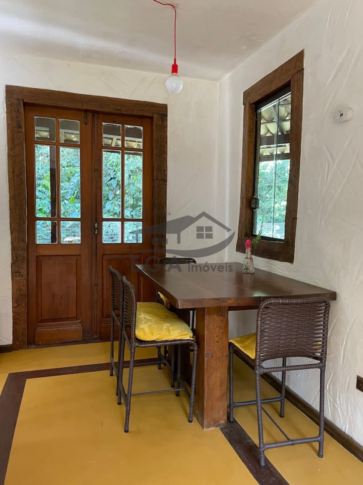 Casa no sertão da Barra do Una no meio da mata