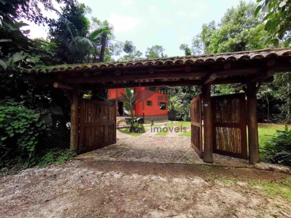 Casa no sertão da Barra do Una no meio da mata