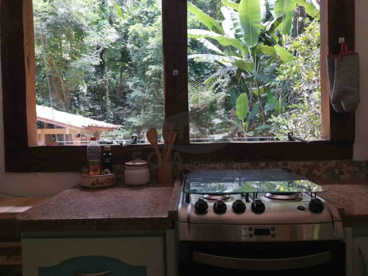 Casa no sertão da Barra do Una no meio da mata