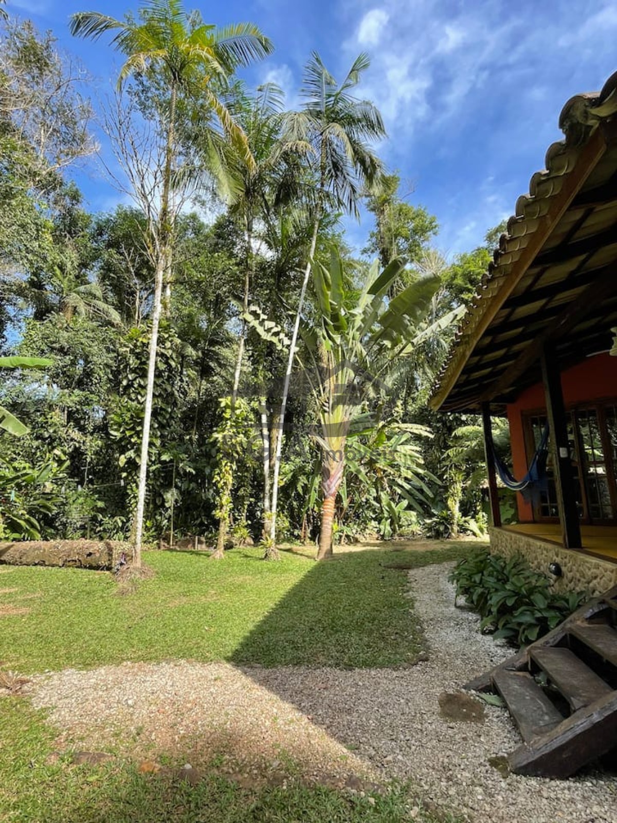 Casa no sertão da Barra do Una no meio da mata
