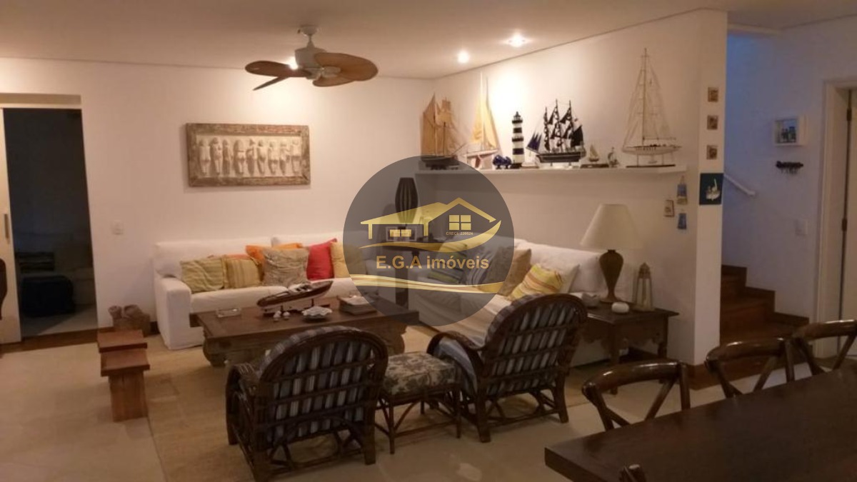 Casa na Praia da Baleia, alto padrão a 100 metros do mar; vem agendar sua visita