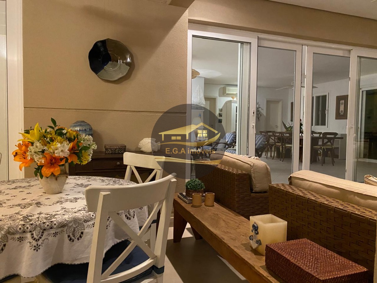 Casa na Praia da Baleia, alto padrão a 100 metros do mar; vem agendar sua visita