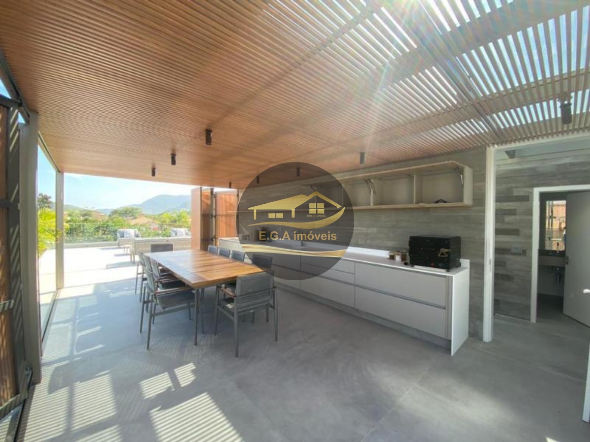 Casa alto padrão na praia da Baleia